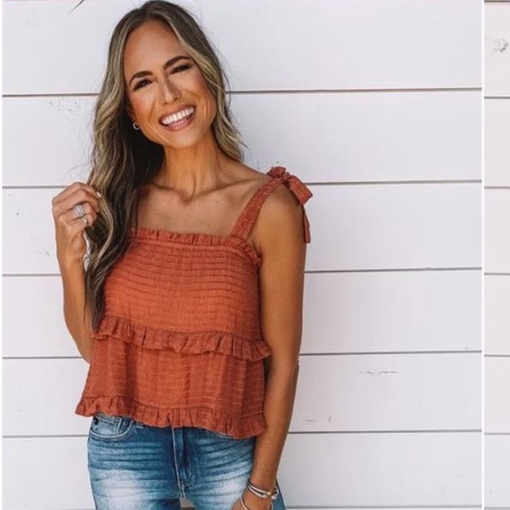 Shoulder tie top